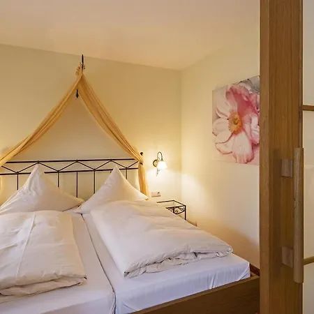 2-room With Mountain View Roßhaupten